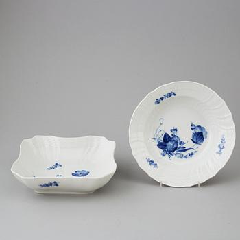 ROYAL COPENHAGEN, a 74 pcs dinner service.
