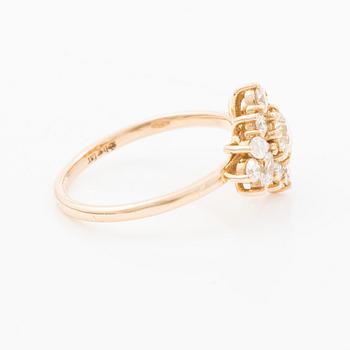 Ring 14K roséguld i form av blomma med briljantslipade och markisslipade diamanter.