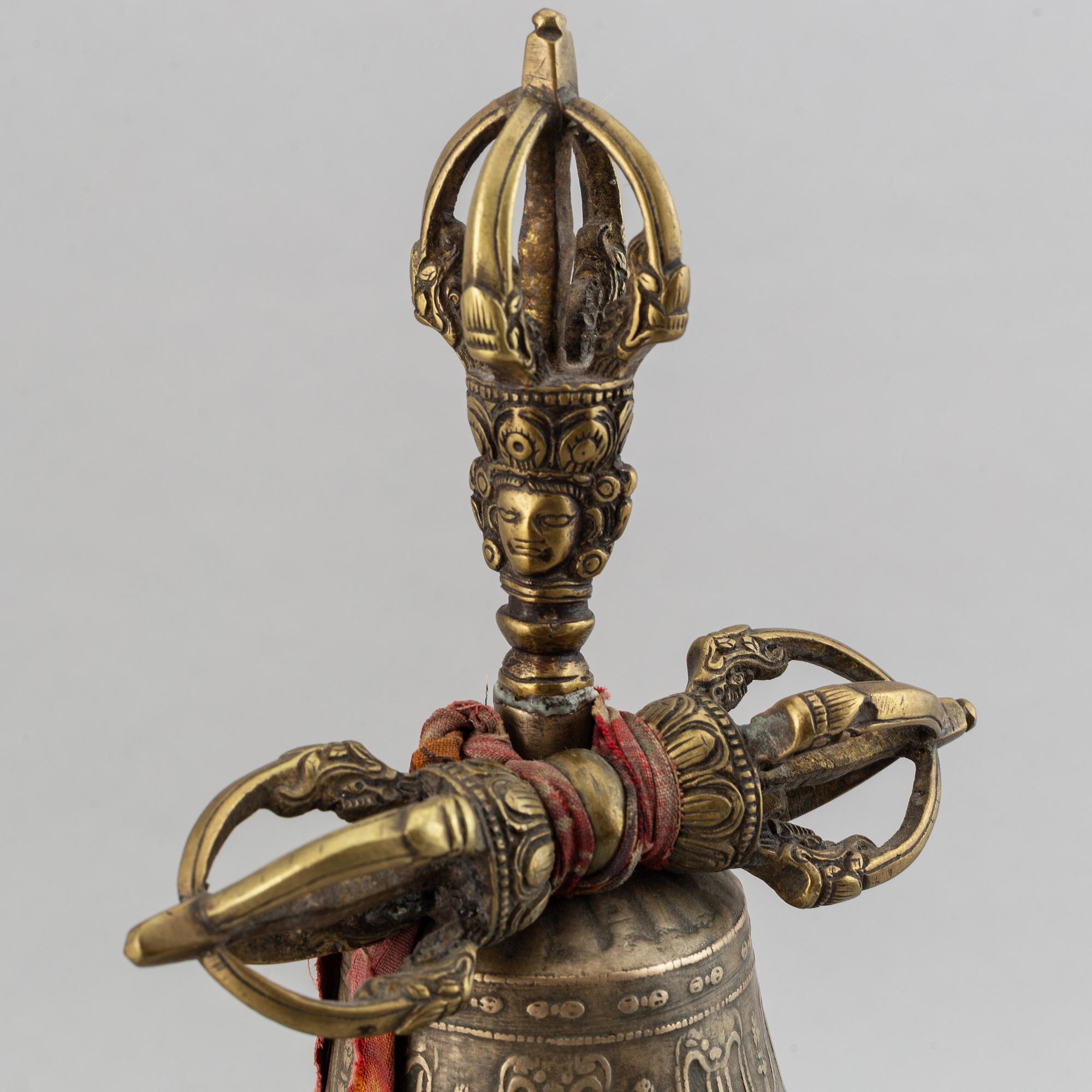 A bronze Ganta and Vajra, Tibet, 20th Century.