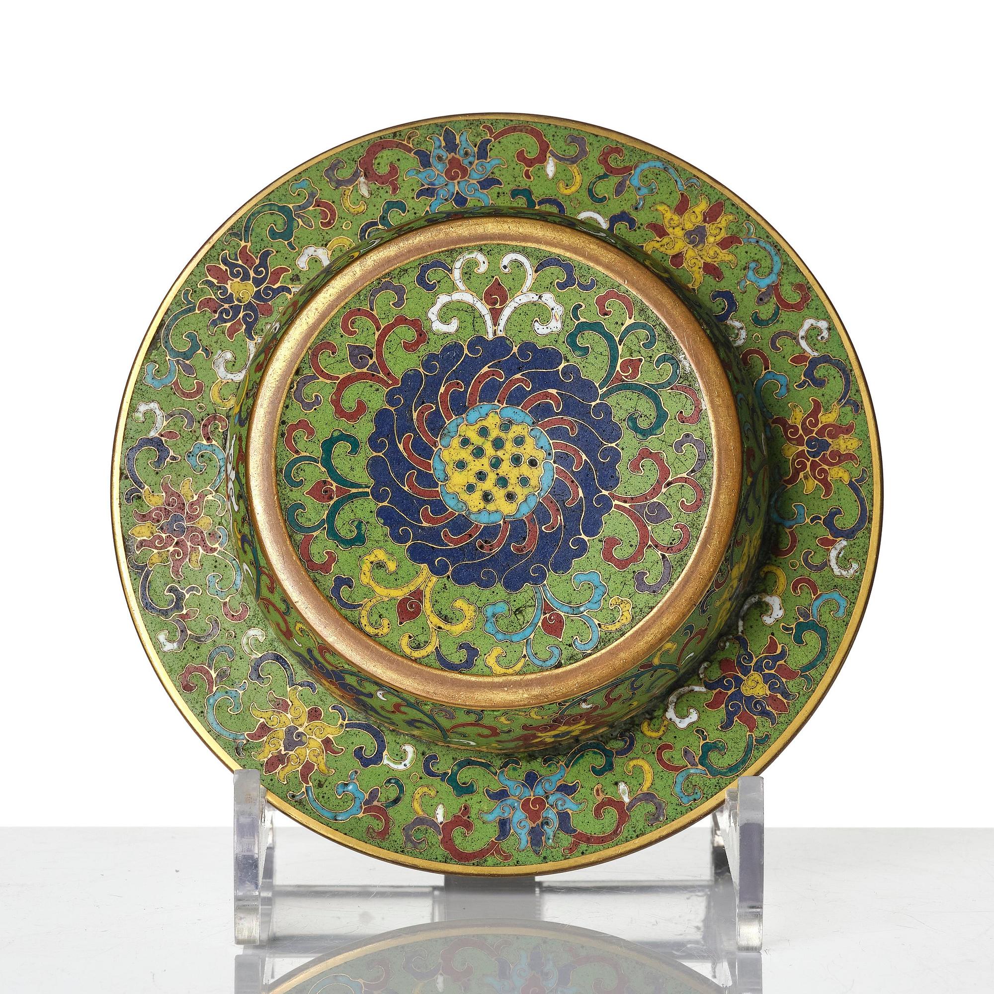 Kärl, cloisonne. Sen Mingdynasti.