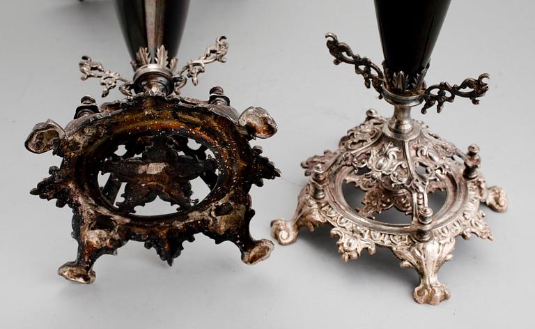 KANDELABRAR, 1 par, nysilver, sent 1800-tal.