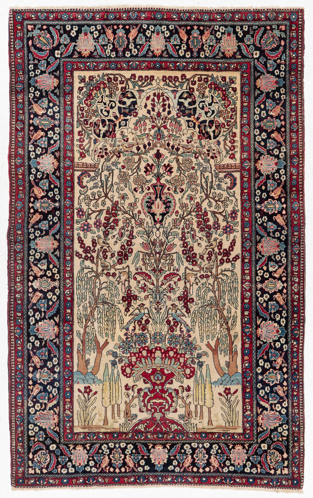 An antique Isfahan rug, ca 235 x 145 cm.