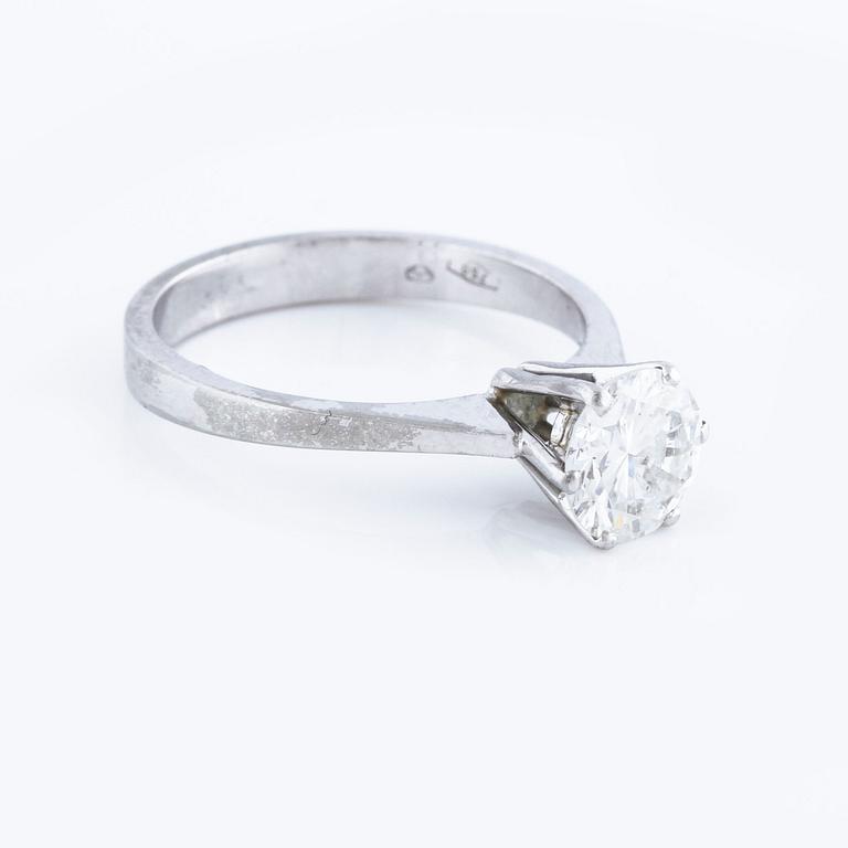 A ca 1.34 cts brilliant cut diamond ring.