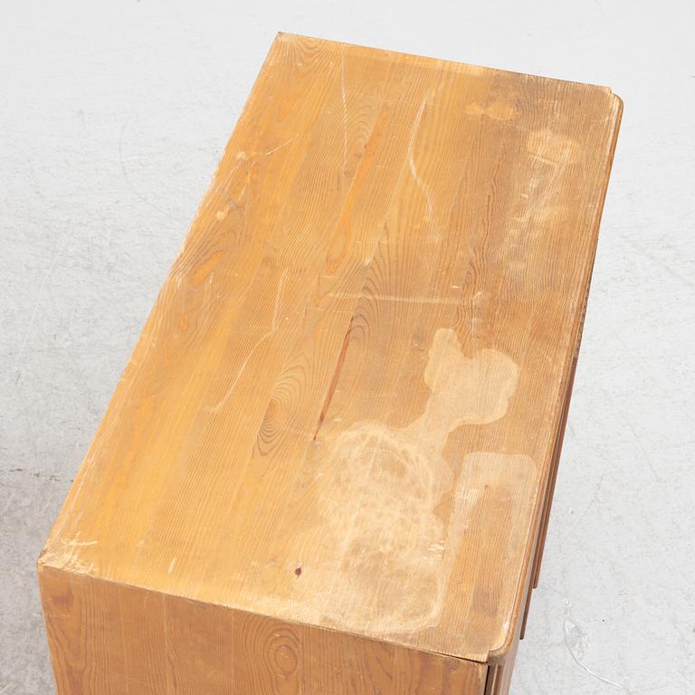 Skåp, ett par, sportstugemöbler, Svensk Fur, 1900-talets mitt.