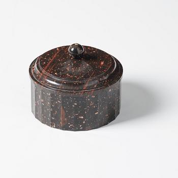 A Swedish Empire 'Rännås' porhyry butter box with cover, Älvdalen, early 19th century.