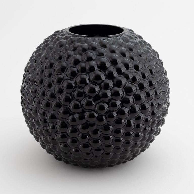Carina Seth Andersson, vas, glas "Dagg", Firma Svenskt Tenn, lanserad 2009.