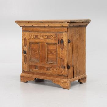 A Swedish provincial pine cabinet, 18th/19th century.