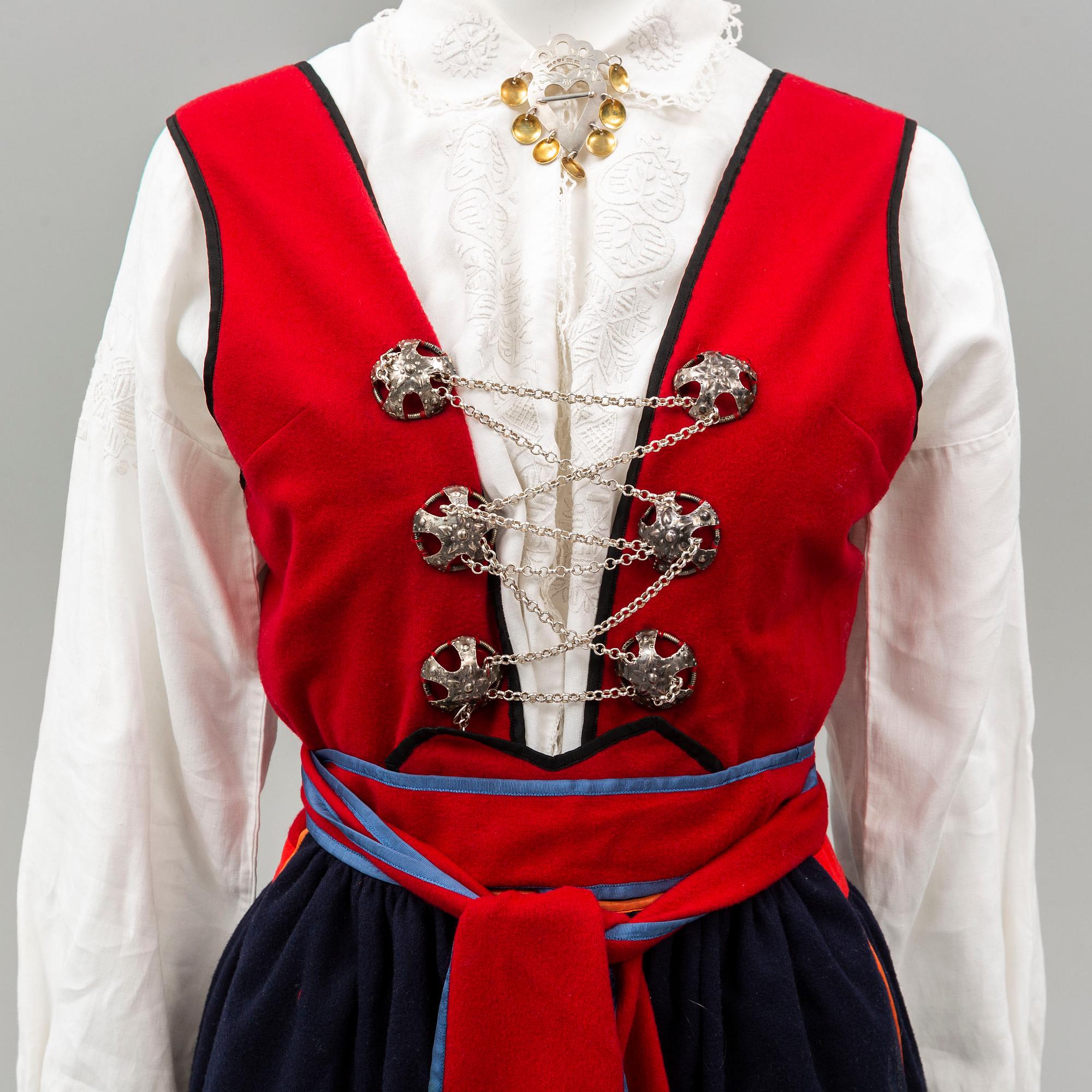 A traditional Swedish dress from Värend.