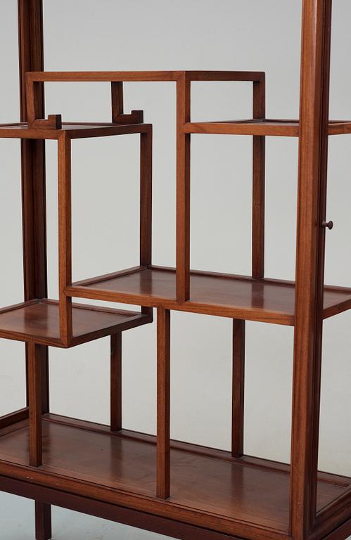 HYLLOR, 3 st, orientalisk stil, 1900-talets andra hälft.