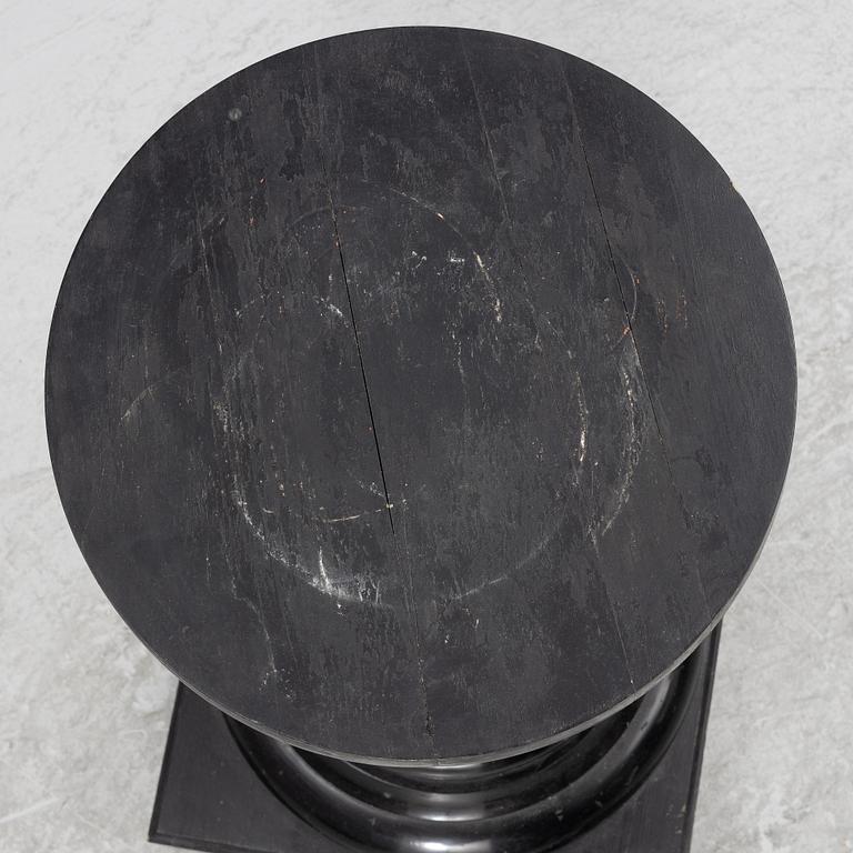 Piedestal, omkring år 1900.