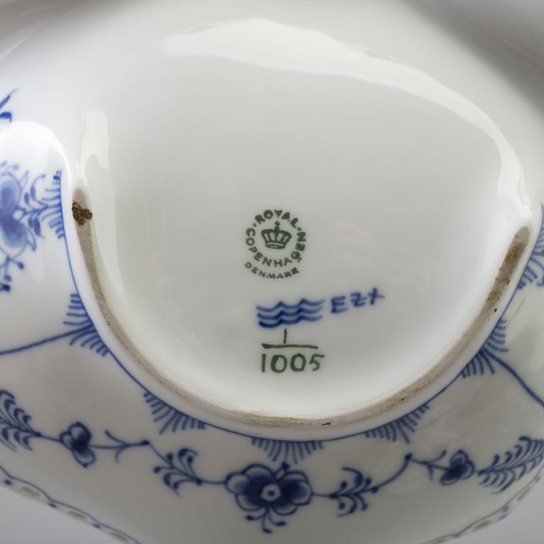 A 63 pcs porcelain service, 'Musselmalet', Helblond, Royal Copenhagen, Denmark, second half of the 20th century.