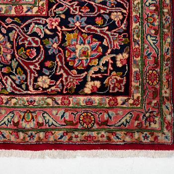A carpet, semi-antique Kirman, signed, circa 400 x 300 cm.