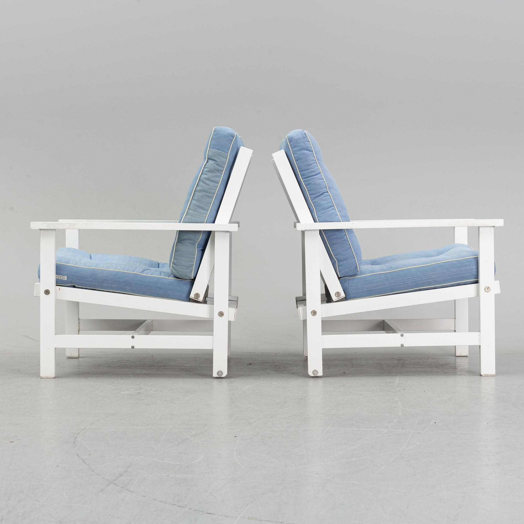 Elsa Stackelberg, a pair of painted aluminium armchairs, Fri Form, late 20th century.