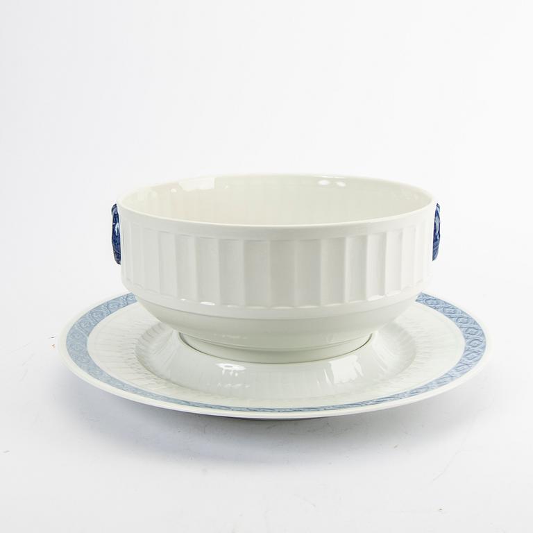 A 107 pcs "Blå vifte" dinner service Royal Copenhagen.