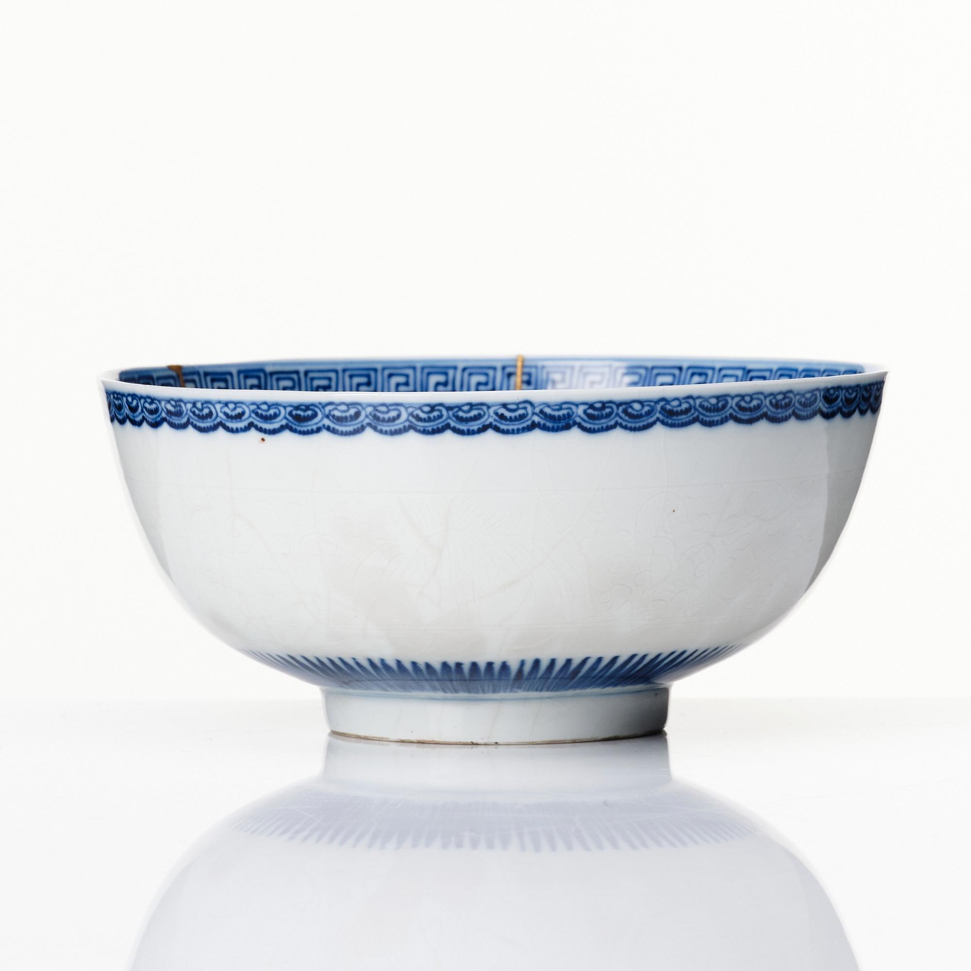 Skål, porslin. Qing dynastin, Yongzheng (1723-35), Chenghuas sex karaktärers märke.