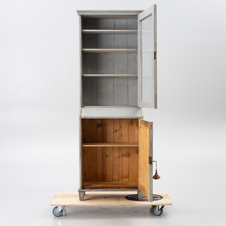 Vitrinskåp, 1800-talets slut.