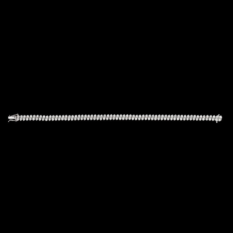 A brilliant cut diamond bracelet, tot. 5.28 cts.