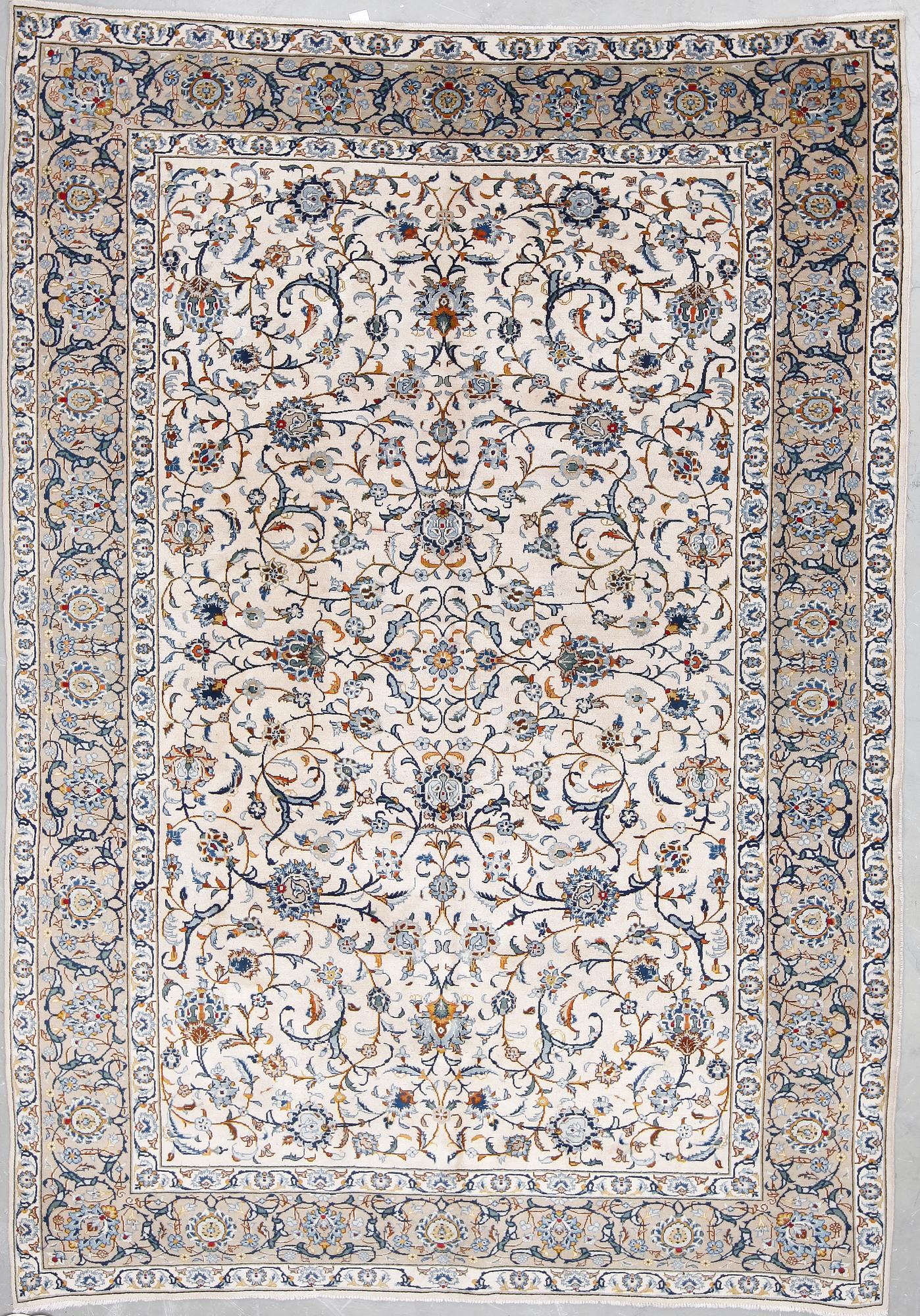 MATTA, Keshan, ca 317x225 cm.