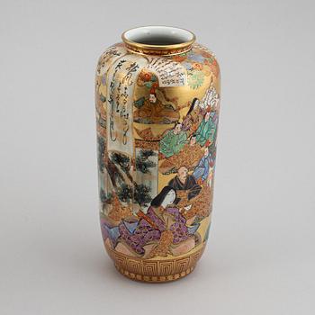 Two Japanese Kutani vases, 20th Century.