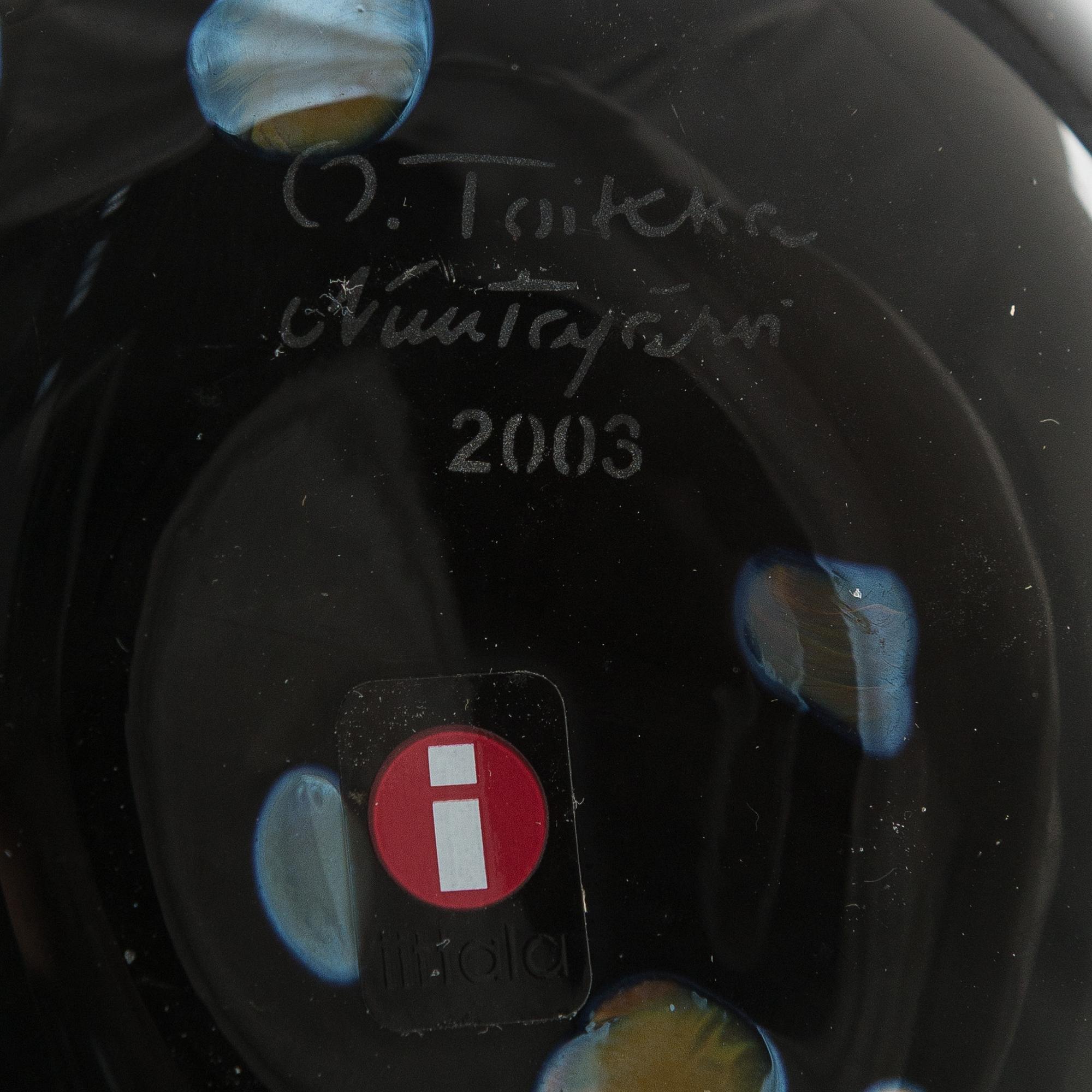 Oiva Toikka, vuosilintu, ”Korpikäki”, signeerattu O. Toikka 2003.
