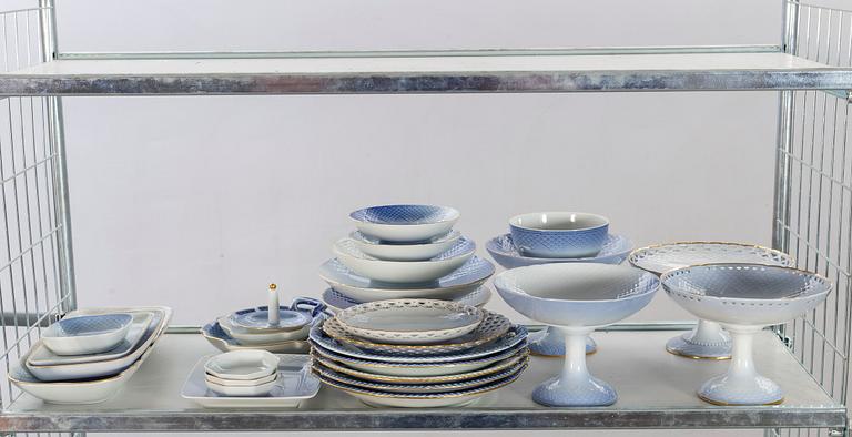 A Måsen coffee and tea service ca 145 pcs Bing & gröndahl Denmark 19th/20th century.