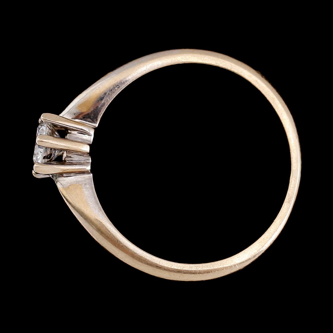 RING, 18 k rött guld med briljantslipad diamant ca 0.38 ct enligt gravyr. Vikt ca 4 g.