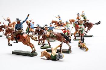 A collection of toy figures of 32 pcs by Elastolin and Plastinol, Germany, circa mid 20th century.