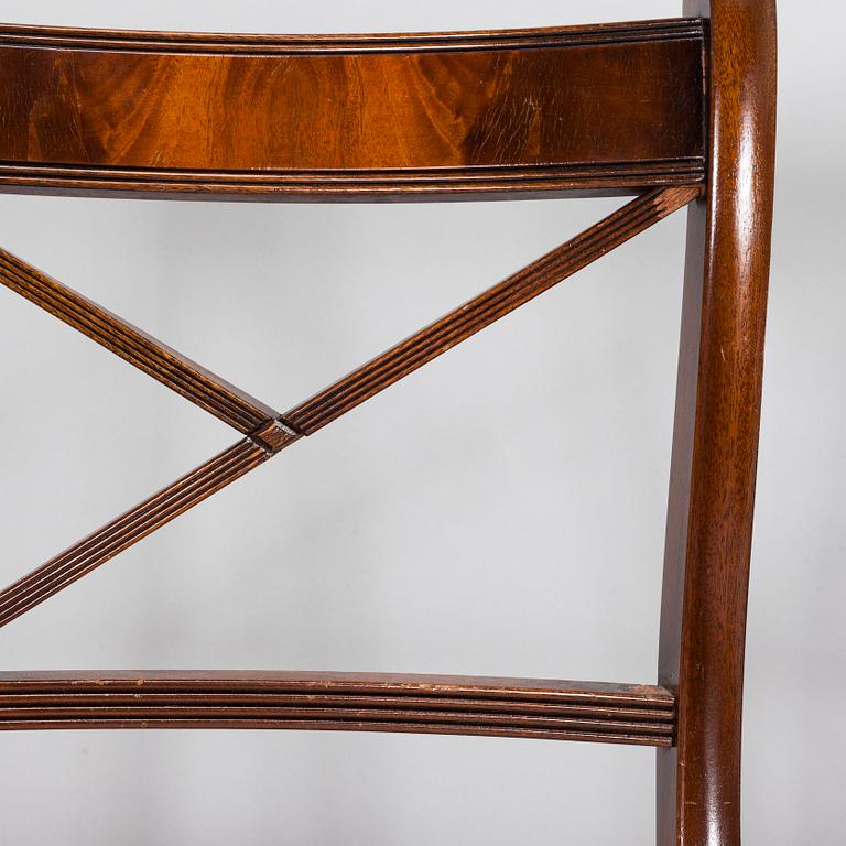 Ruokapöytä ja tuoleja, 13 kpl, Englanti. Tuolit merkitty Rosjohn.