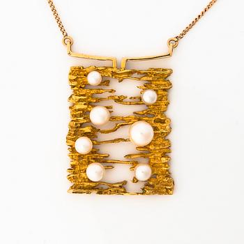 A 14K gold necklace with pearls. Nevanranta Seppo, Helsinki 1968.