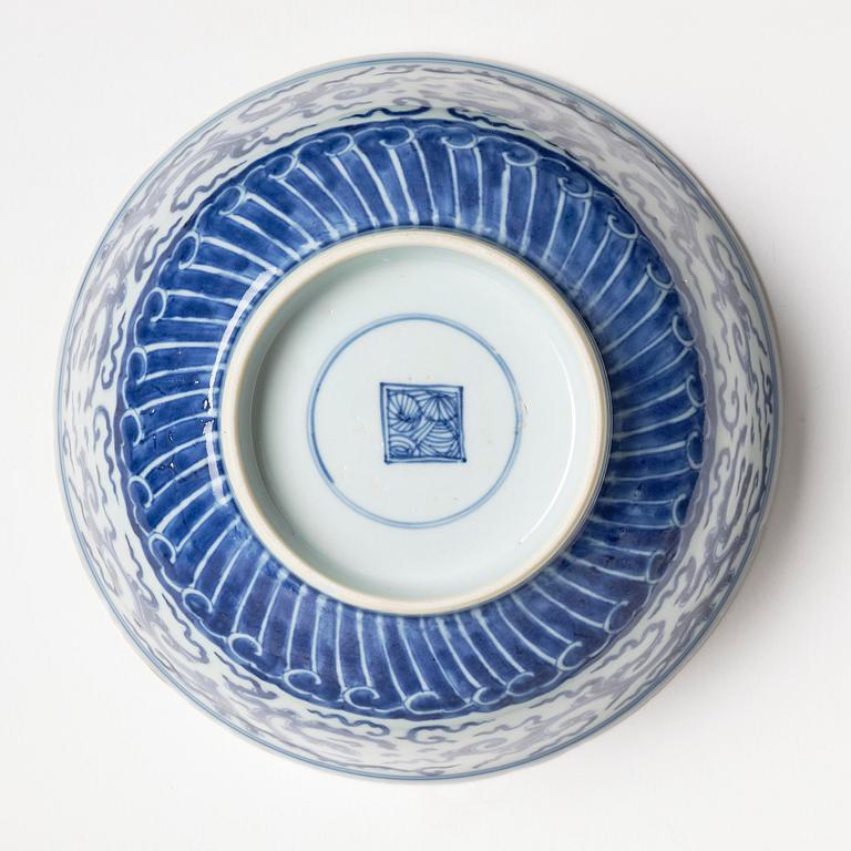 Skål, porslin. Qingdynastin, Yongzheng (1723-35).