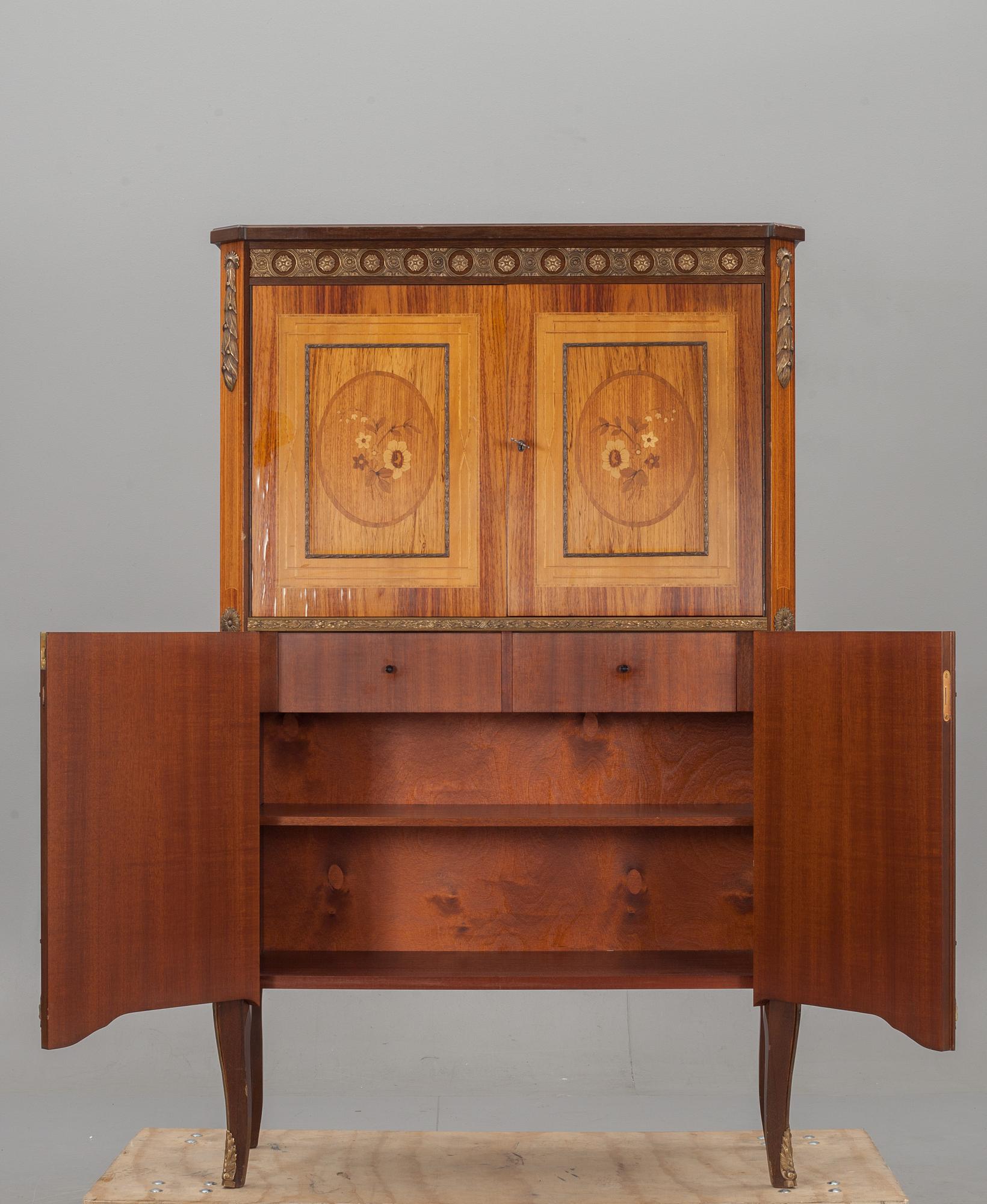 BARSKÅP, rokokostil, 1900-talets mitt.