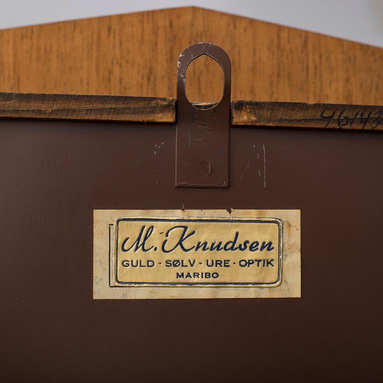 An oak veneered wall clock from the 1960s.