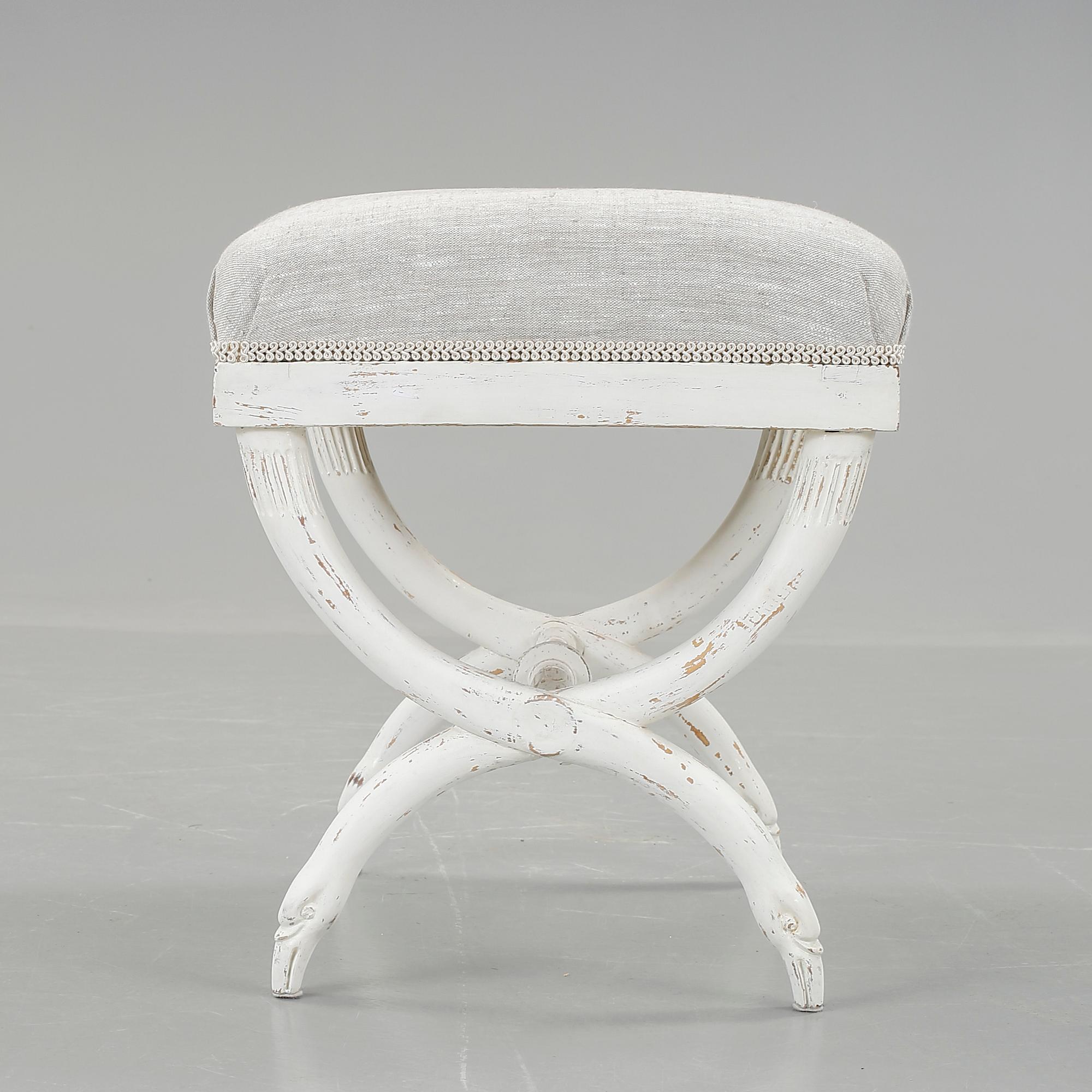 TABURETT, omkring 1800-talets mitt.