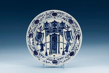 A blue and white dish, Ming dynasty with Wanli's six characters mark and of the period (1573-1619).