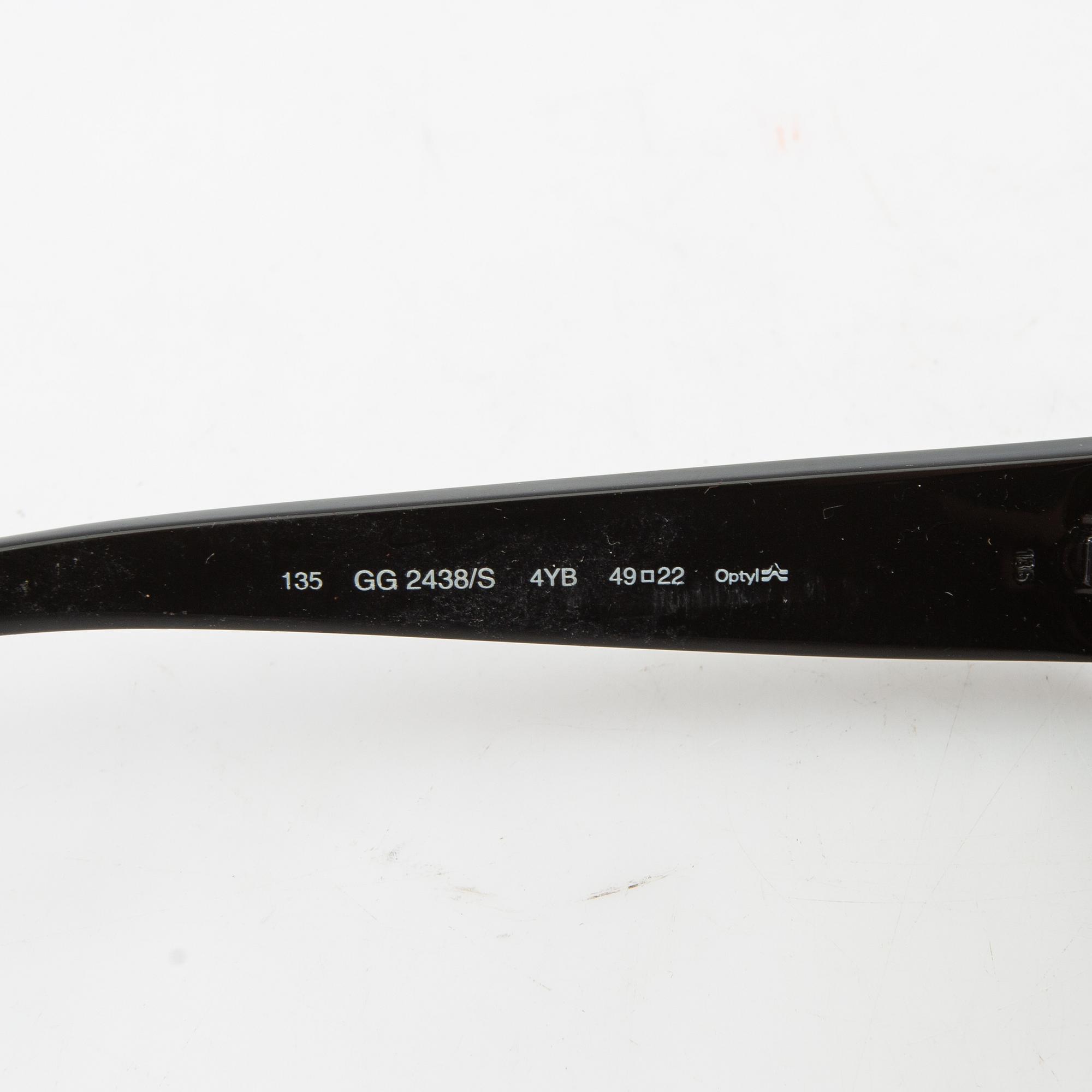 Gucci, sunglasses, a pair.