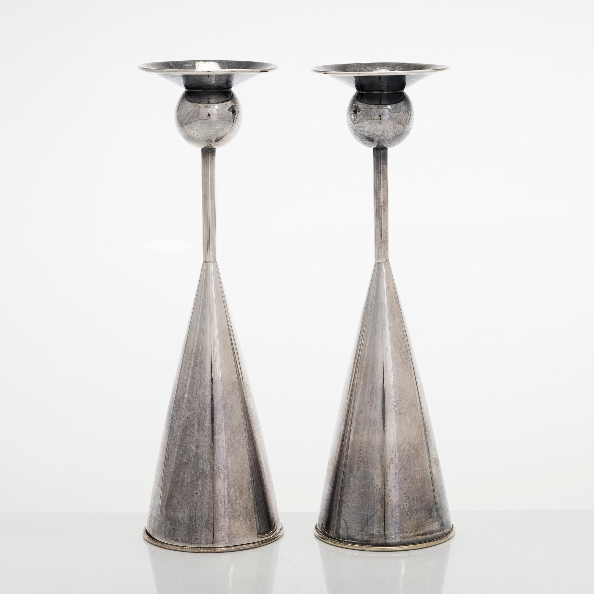 Kaj Blomqvist, kynttilänjalkapari, hopeaa, signeerattu KB. Kultakeskus Tavastehus 1966-67.