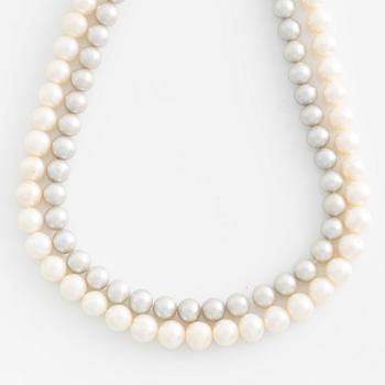 Ole Lynggaard, 2 pearl necklaces with a clasp in 18K white gold.