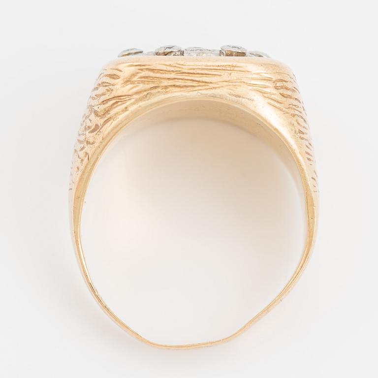 An 18K gold ring set with eight-cut diamonds.