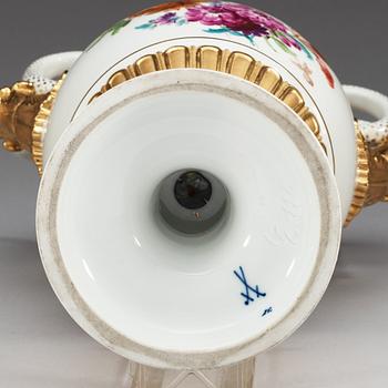 PRAKTURNA, porslin. Meissen, sekelskifte 1900.