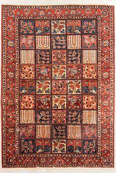 Semi-antique Bidjar rug, approximately 309x213 cm.