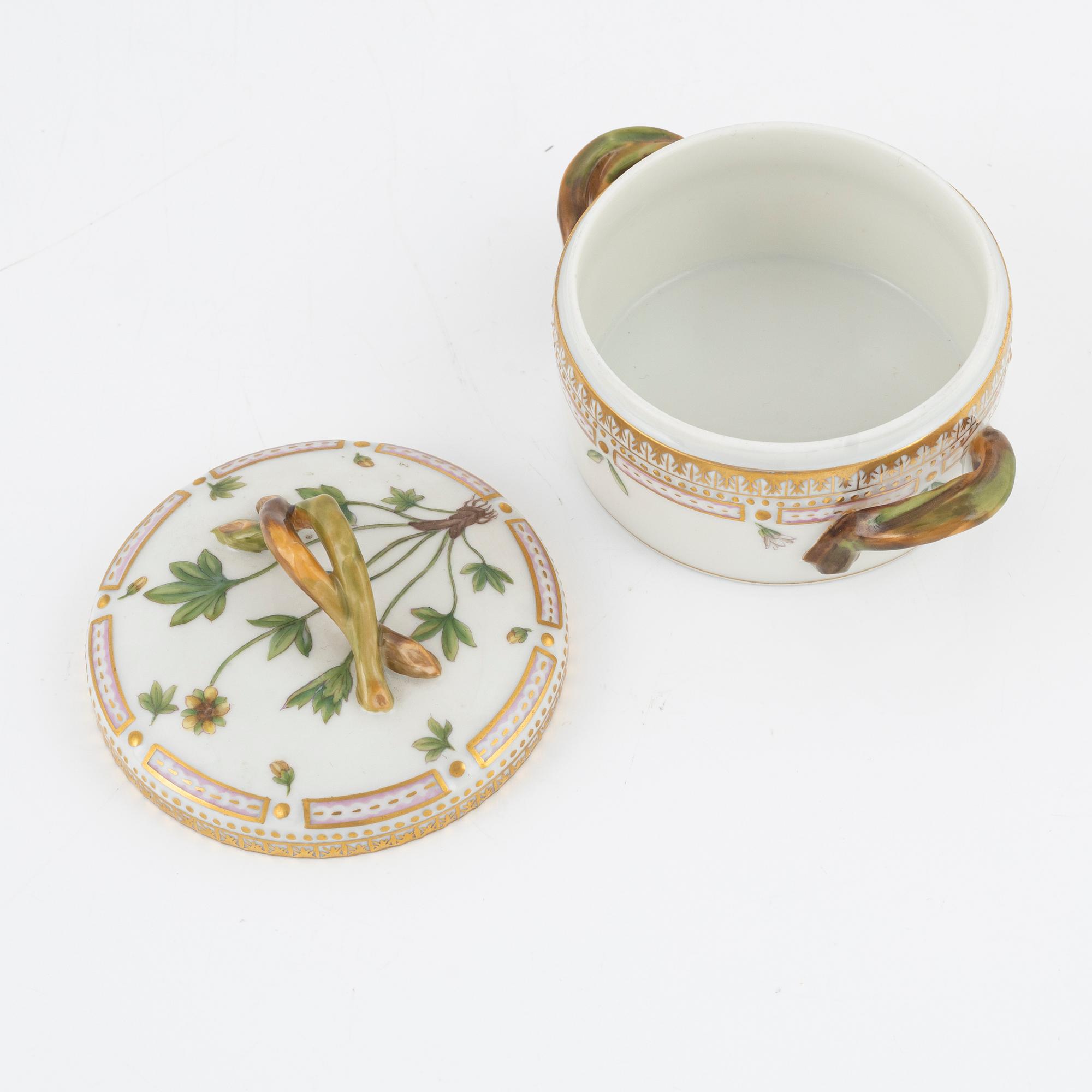 A porcelain lidded box, Royal Copenhagen, 'Flora Danica', Denmark, 1950-1984.