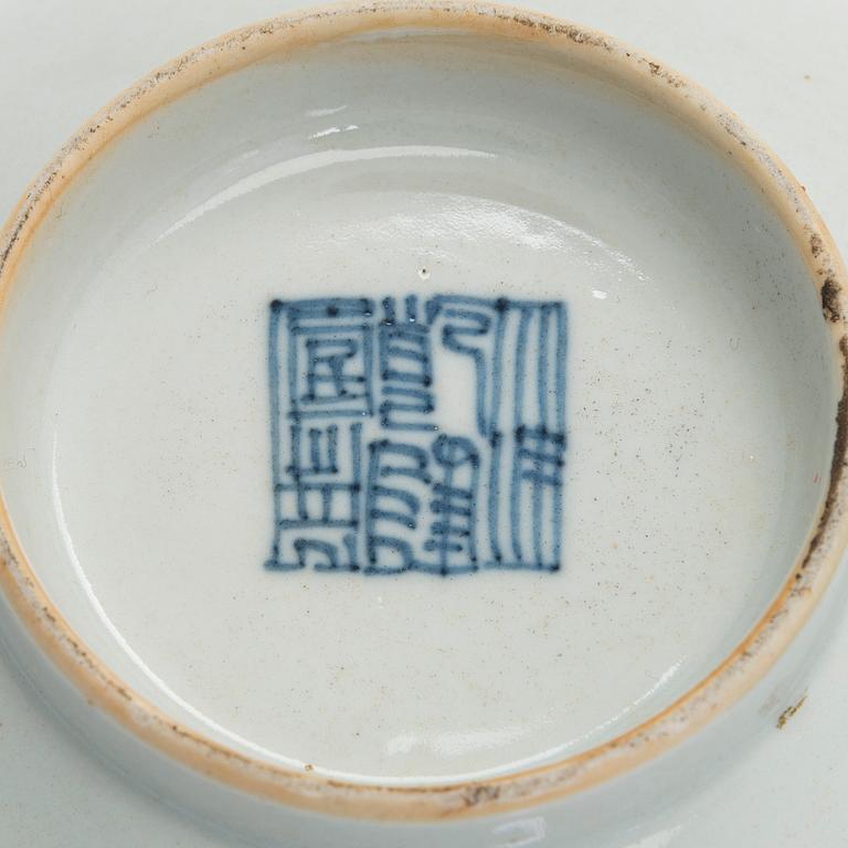 Skålar, 2 st, porslin, sen Qingdynasti, Kina kring 1900.