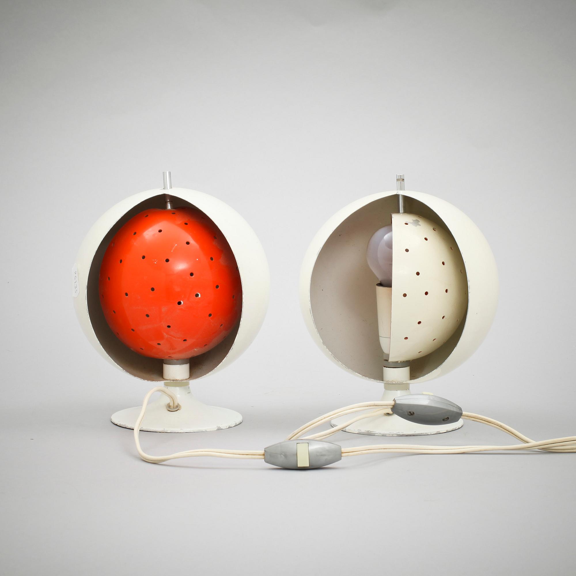 VÄGGLAMPOR, ett par, 1900-talets andra hälft.