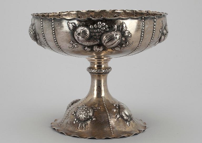 UPPSATSSKÅL, silver, C. G Hallberg, Stockholm 1913. Vikt ca 464 g.