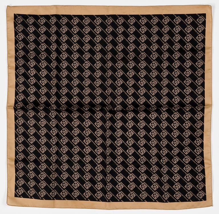 SCARVES, 3 st, Pierre Cardin (2 st) samt NK-scarf.