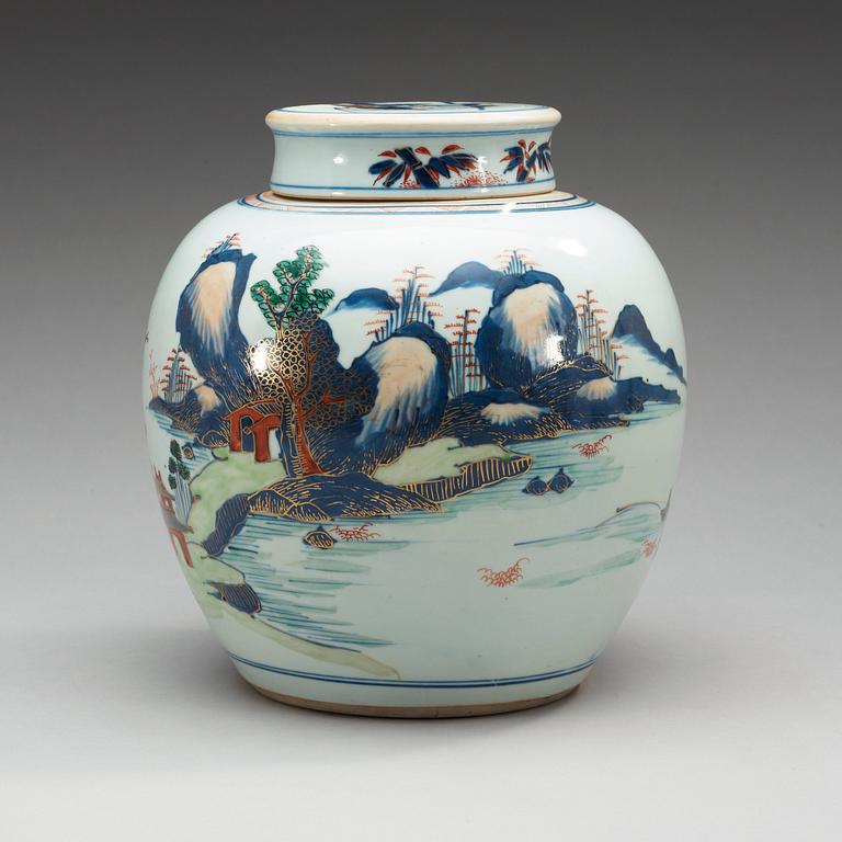 A imari-verte jar with cover, Qing dynasty, Kangxi (1662-1722).