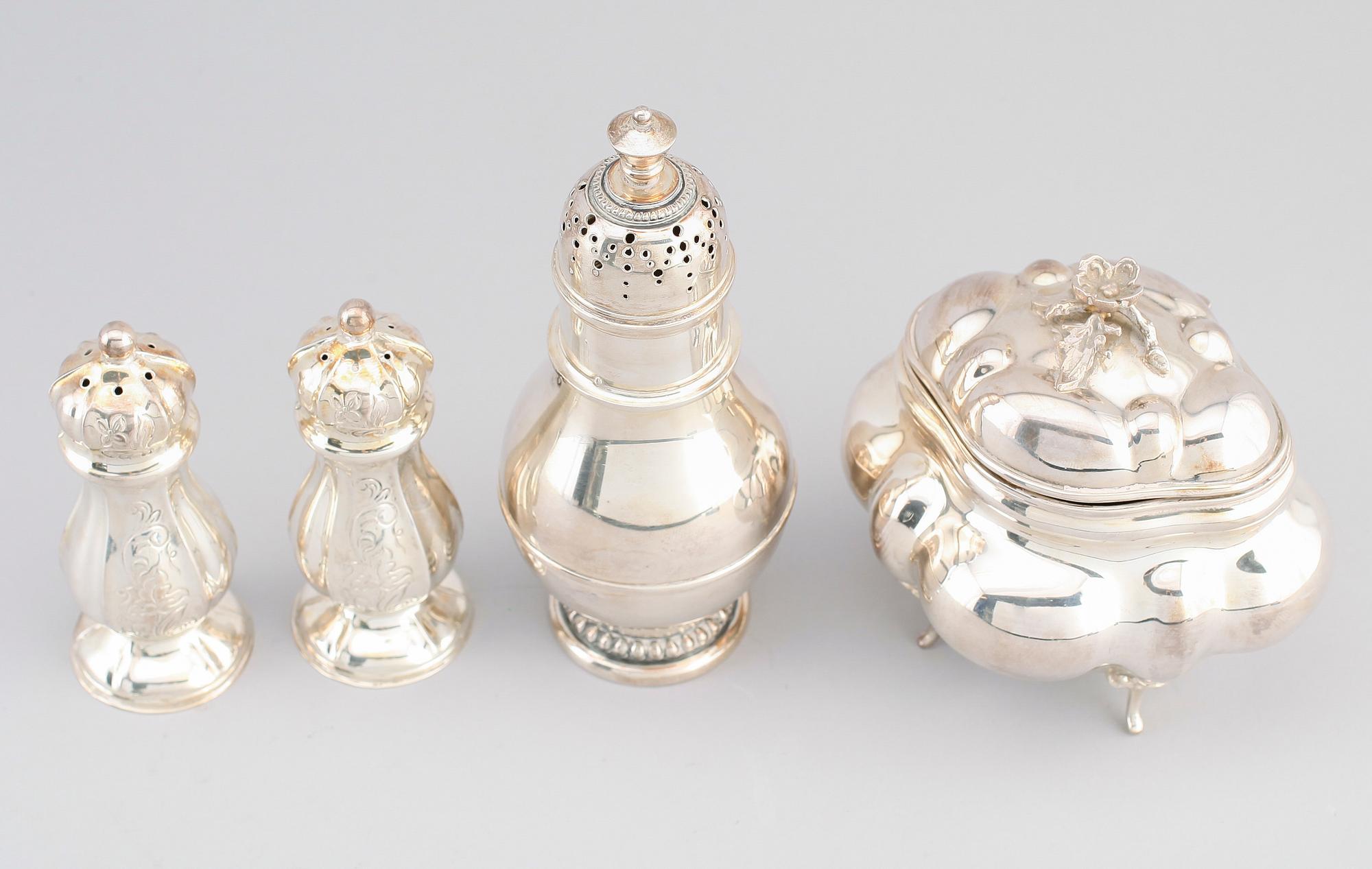 SILVERFÖREMÅL, 4 delar, 1900-talets andra hälft. Total vikt ca 376 g.