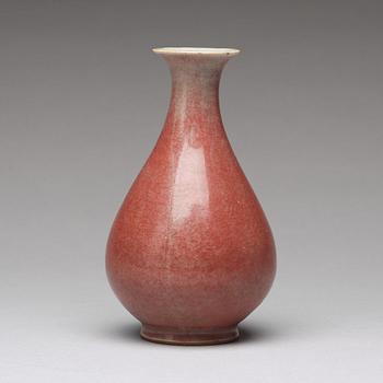 A peachbloom vase, Qing dynasty, 19th Century.