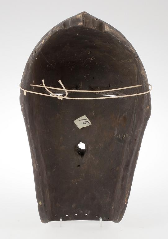 MASK, skuret trä, Afrika, omkring 19000-talets mitt.