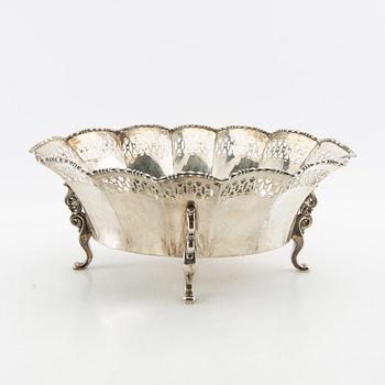 Jardinière/Bowl on foot, first half of the 20th century, silver.